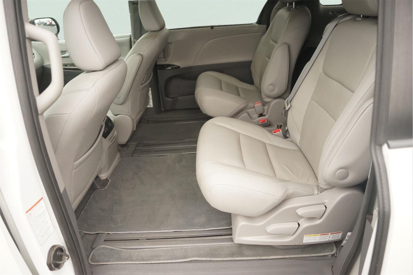 2020 Toyota SIENNA Base