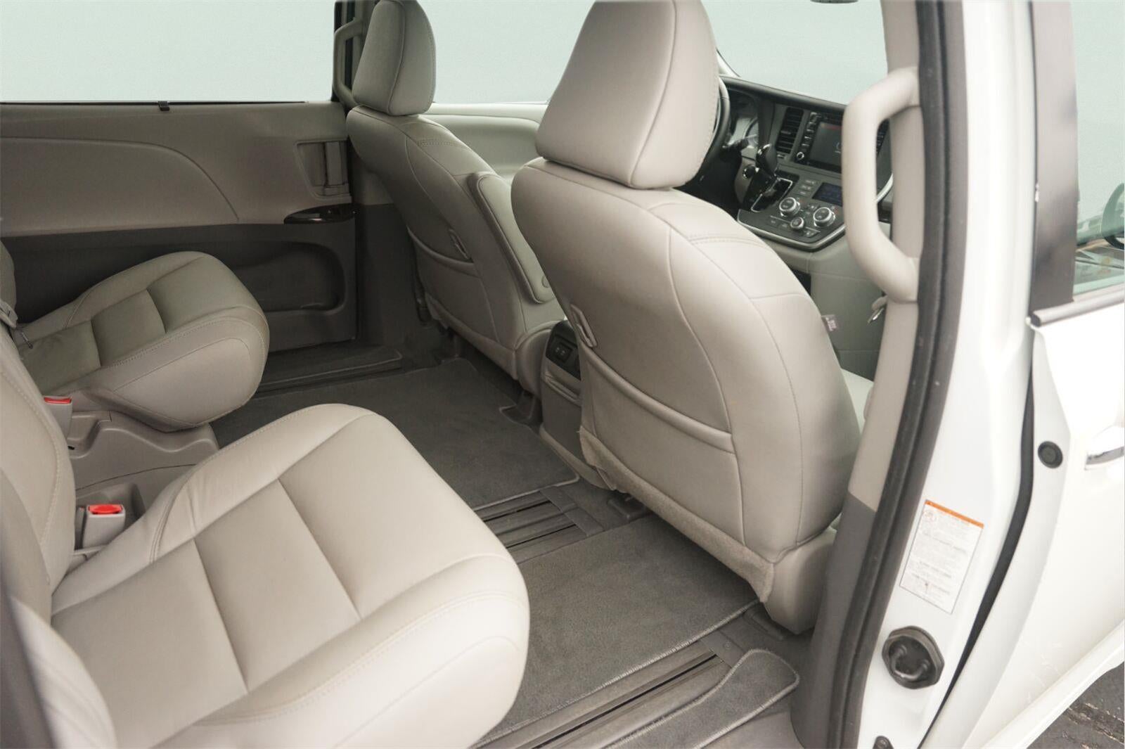 2020 Toyota SIENNA Base