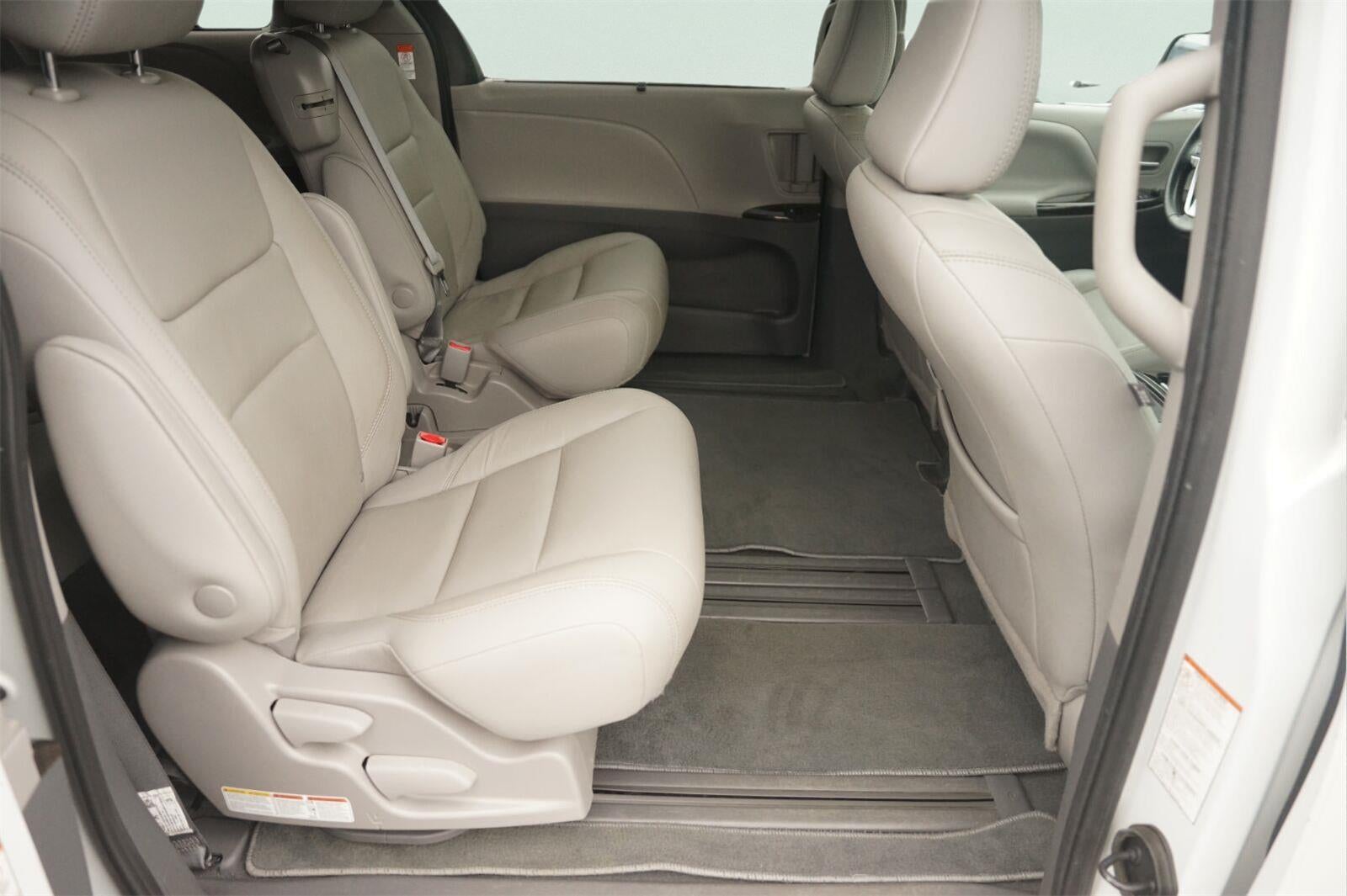 2020 Toyota SIENNA Base