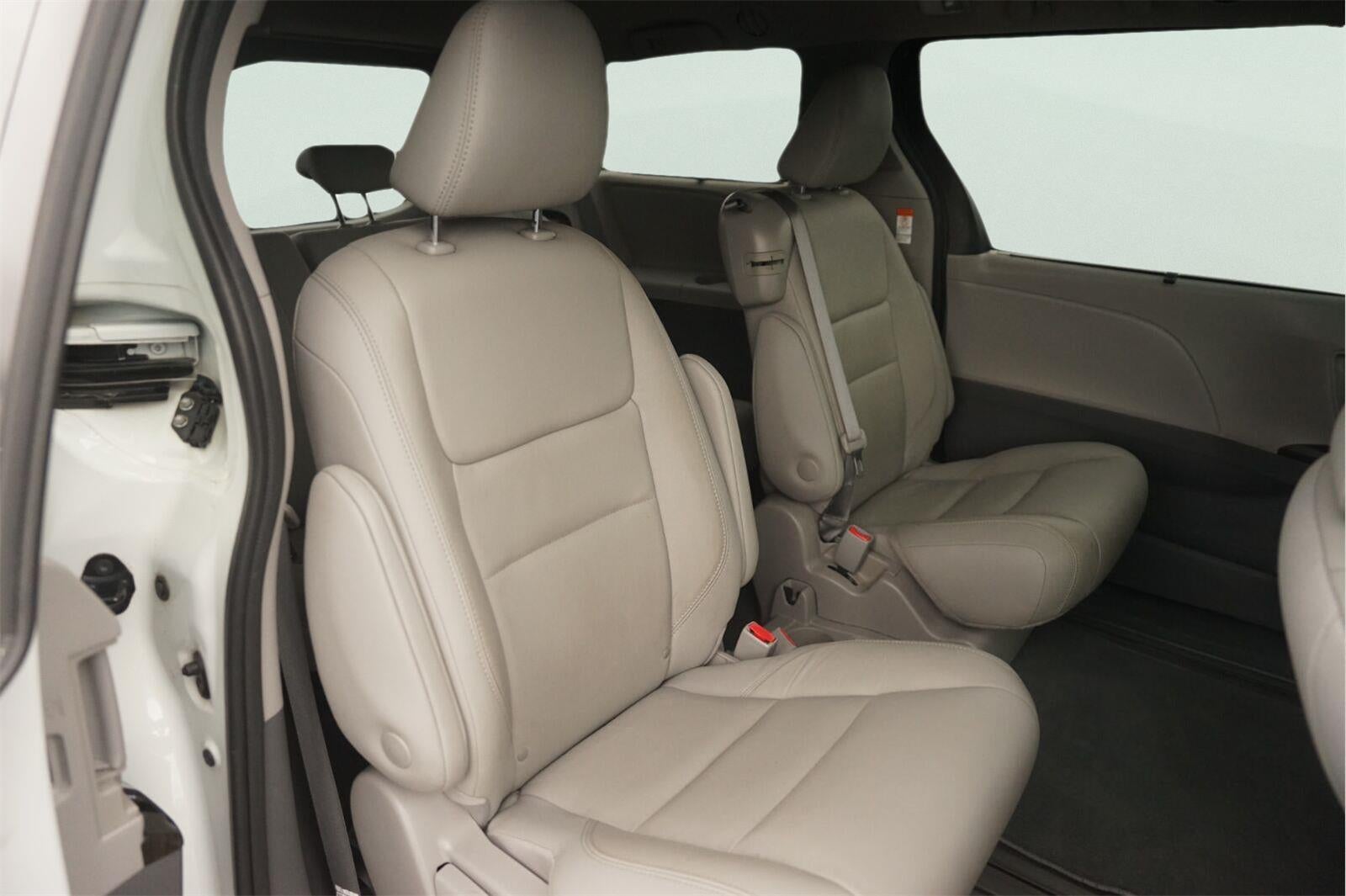 2020 Toyota SIENNA Base