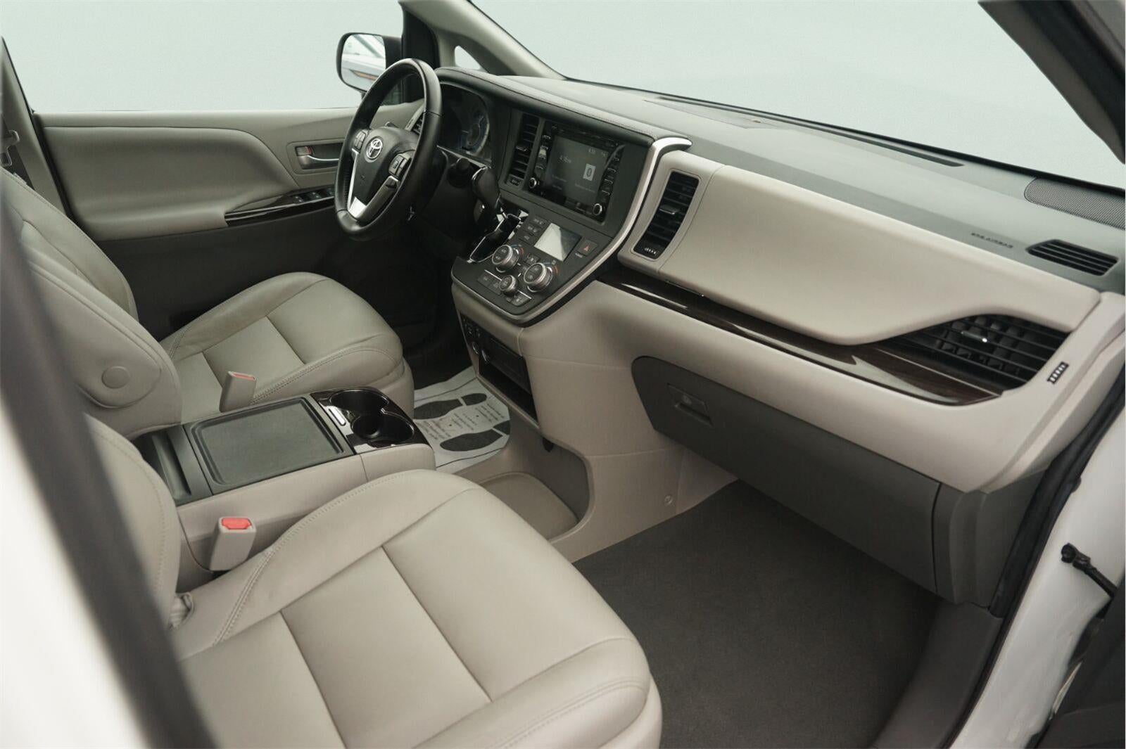 2020 Toyota SIENNA Base