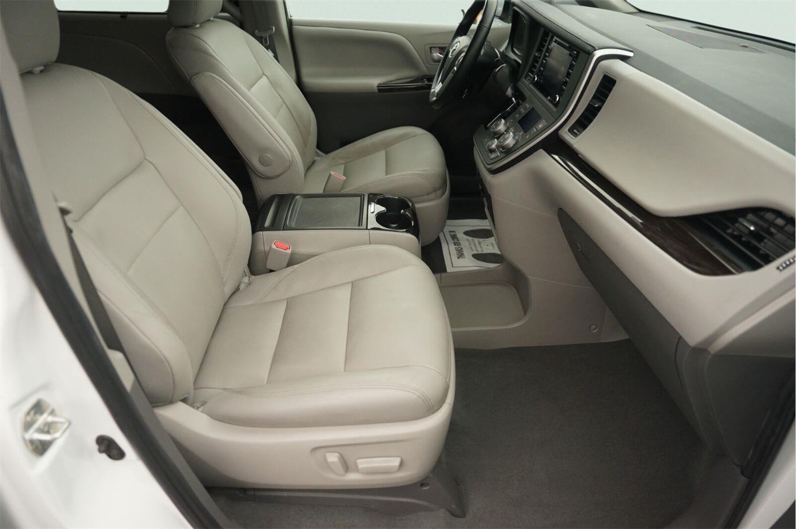 2020 Toyota SIENNA Base