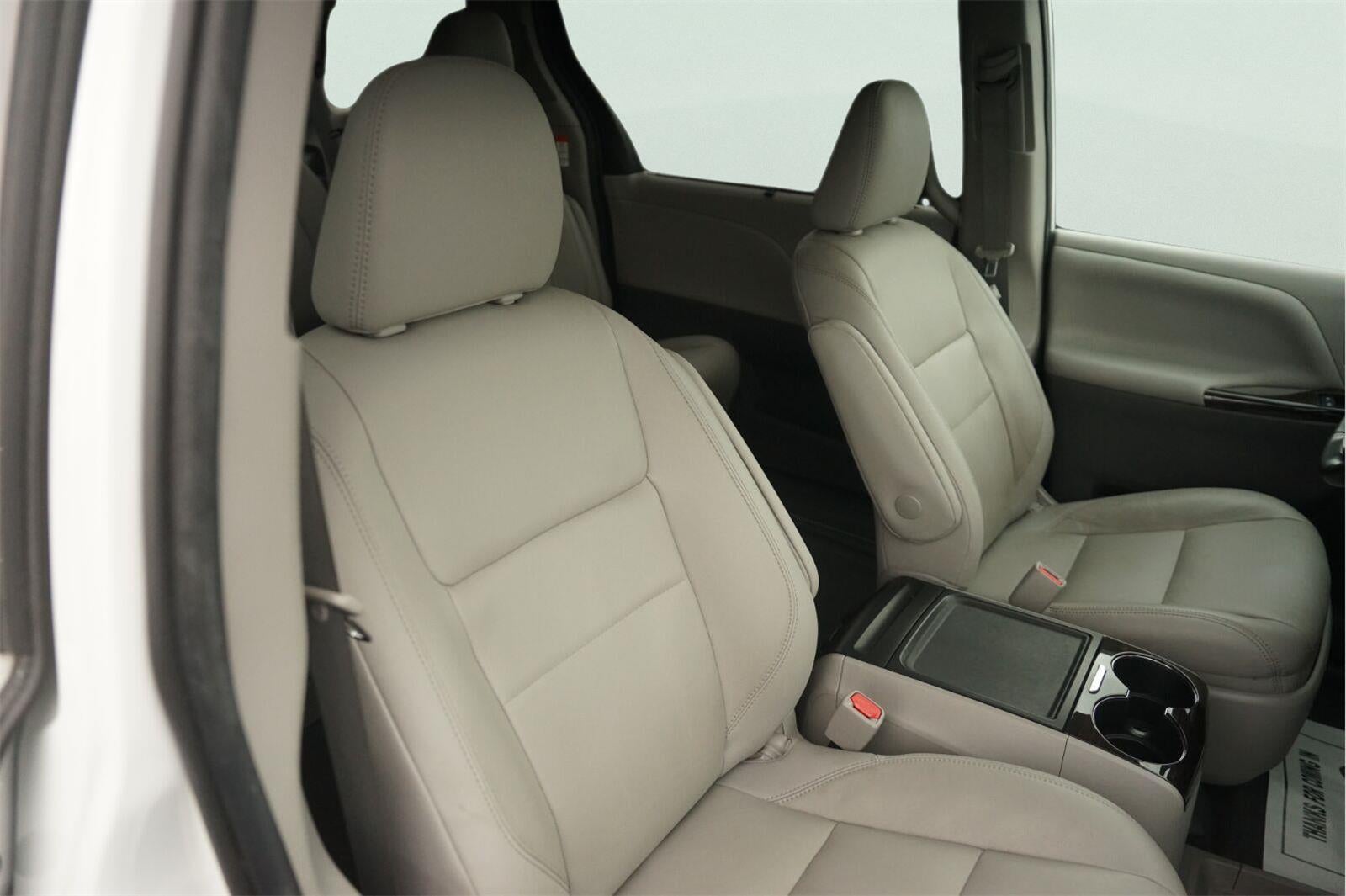 2020 Toyota SIENNA Base