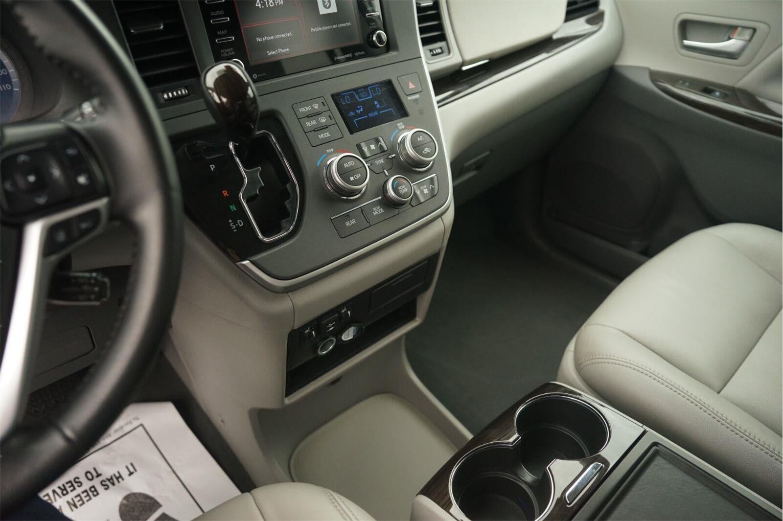 2020 Toyota SIENNA Base