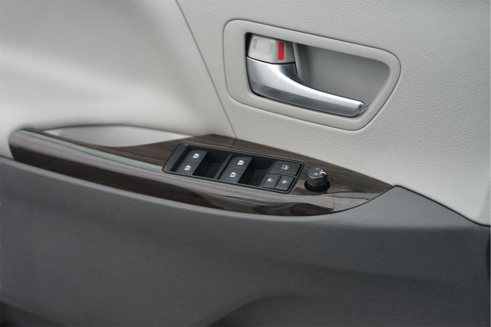 2020 Toyota SIENNA Base