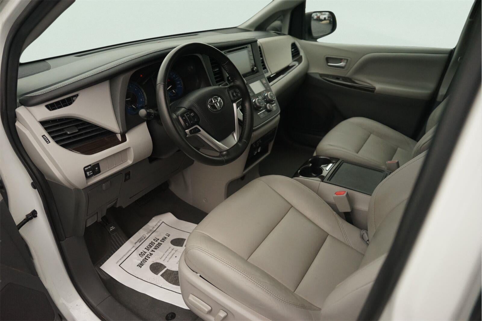 2020 Toyota SIENNA Base