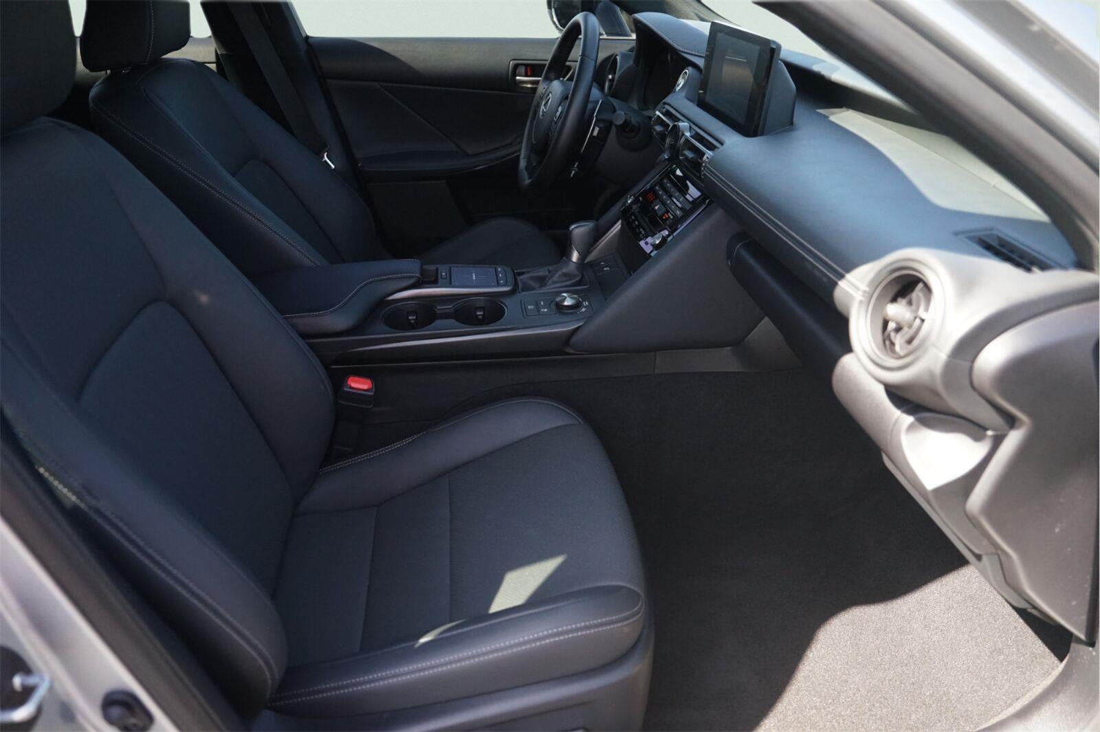 2025 Lexus IS IS 350 F SPORT Design
