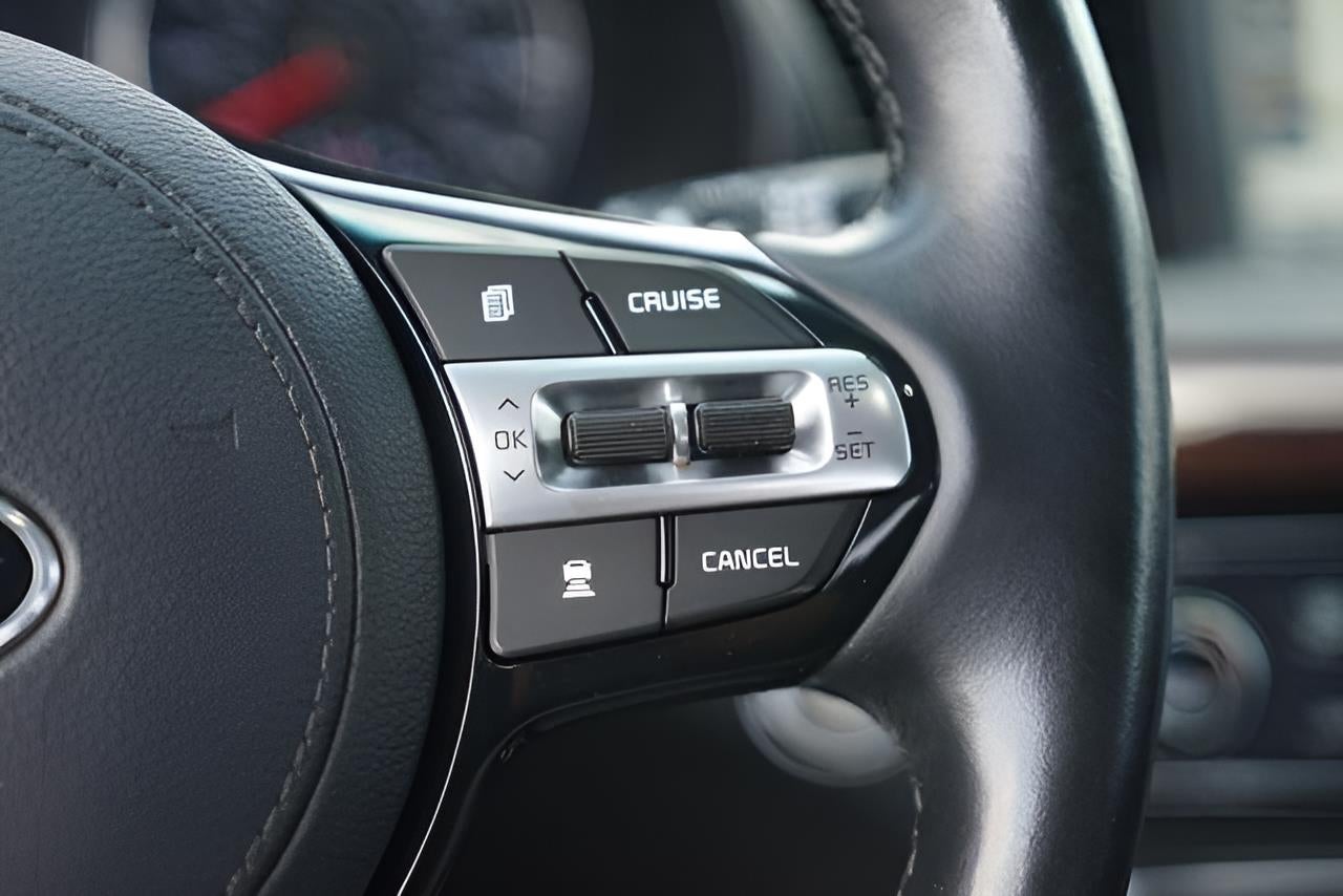 2019 Kia Cadenza Technology