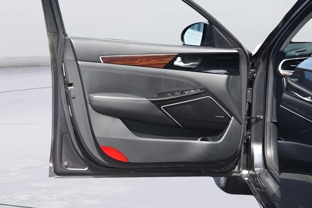 2019 Kia Cadenza Technology