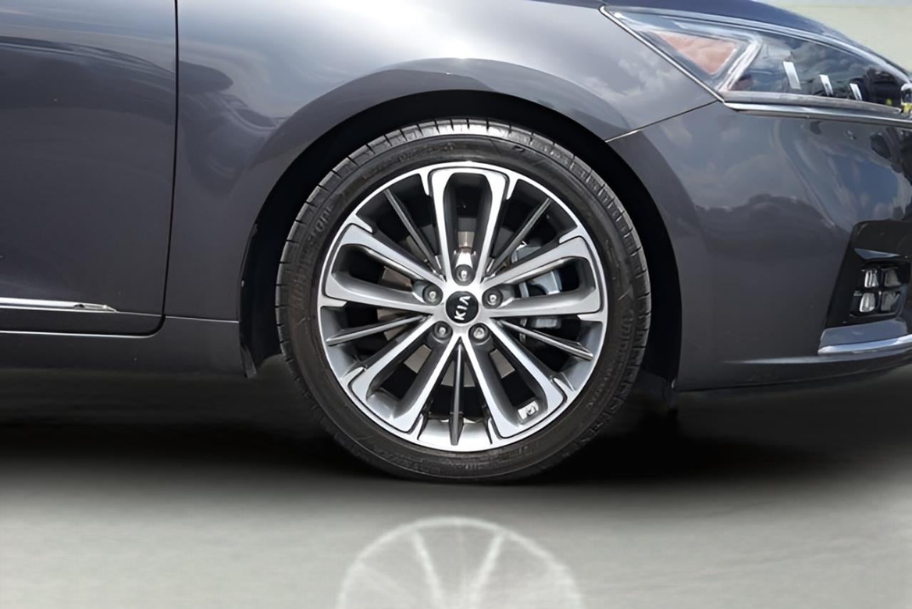 2019 Kia Cadenza Technology