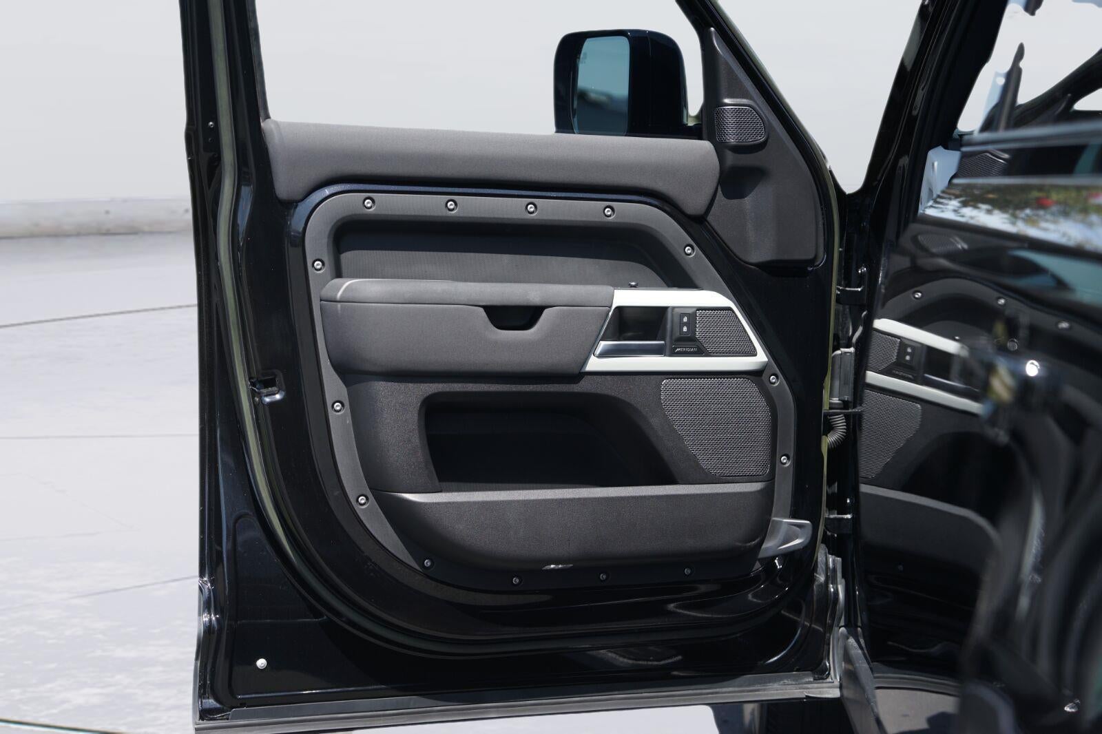 2023 Land Rover Defender S