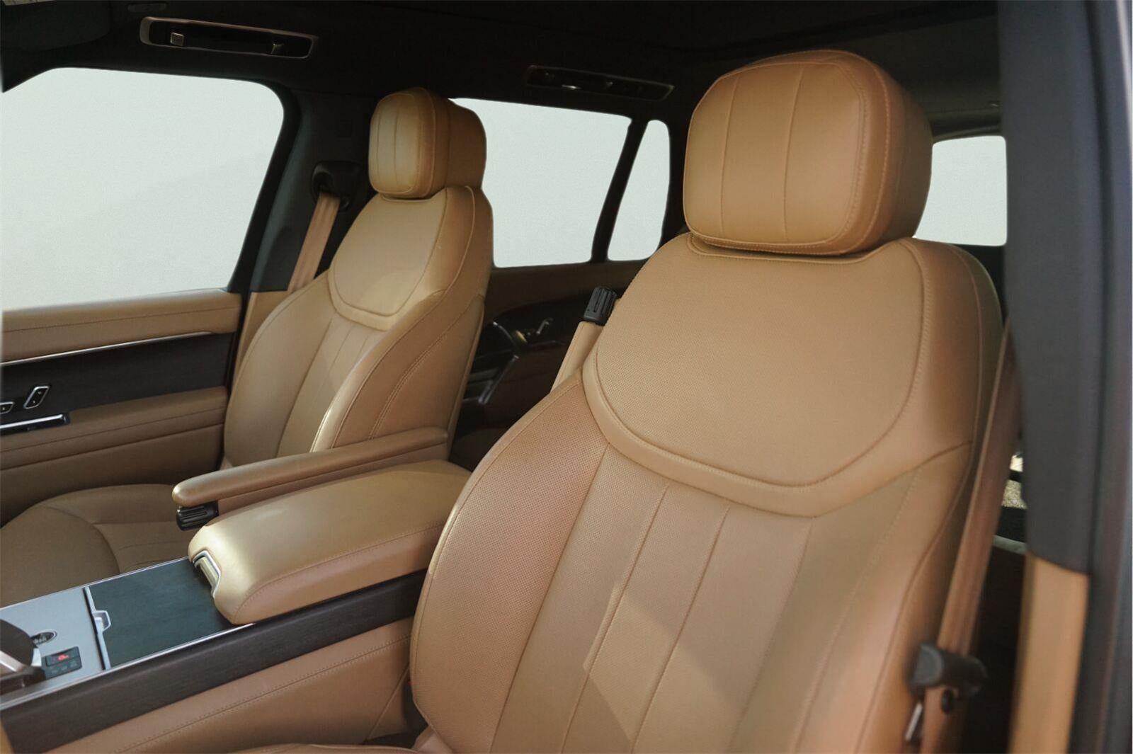 2025 Land Rover Range Rover SE