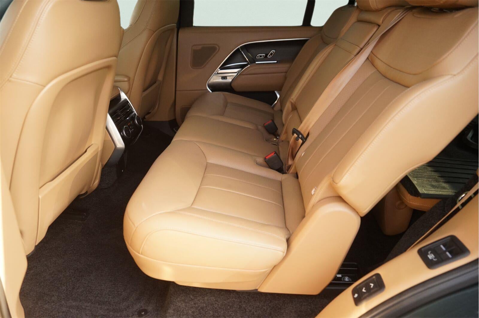 2025 Land Rover Range Rover SE