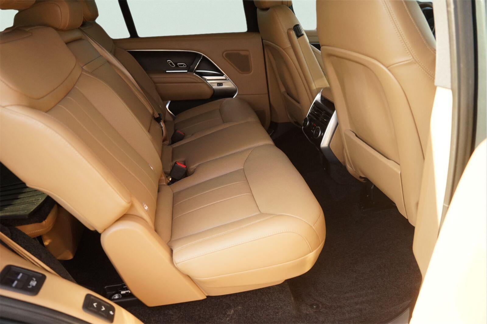 2025 Land Rover Range Rover SE