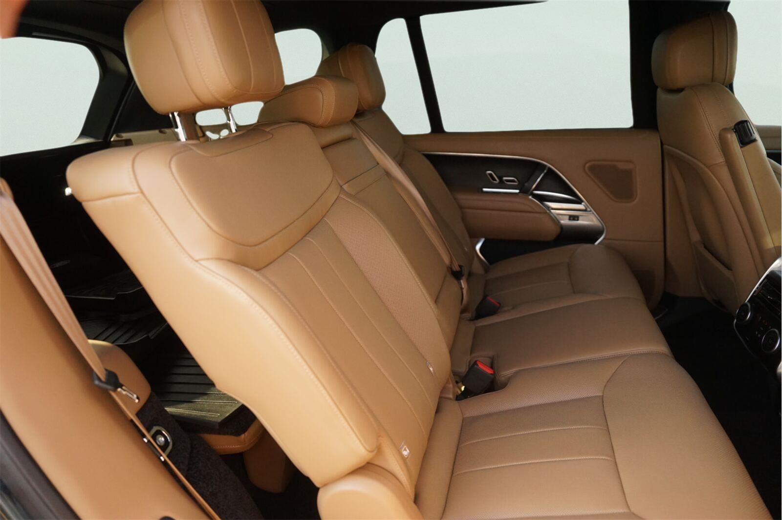 2025 Land Rover Range Rover SE